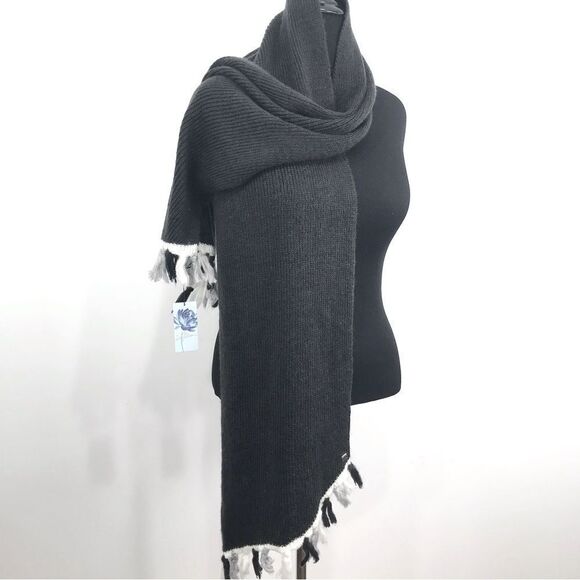 Libby Edelman Black Gray 100% Acrylic Knit Fringed Neck Shawl Scarf  NEW - Picture 1 of 13